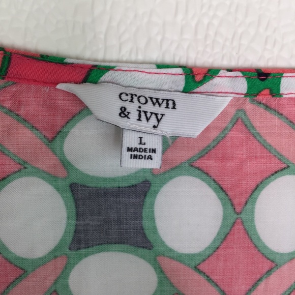 SOLD❗️CROWN & IVY Coral salmon geo design top - Picture 5 of 8